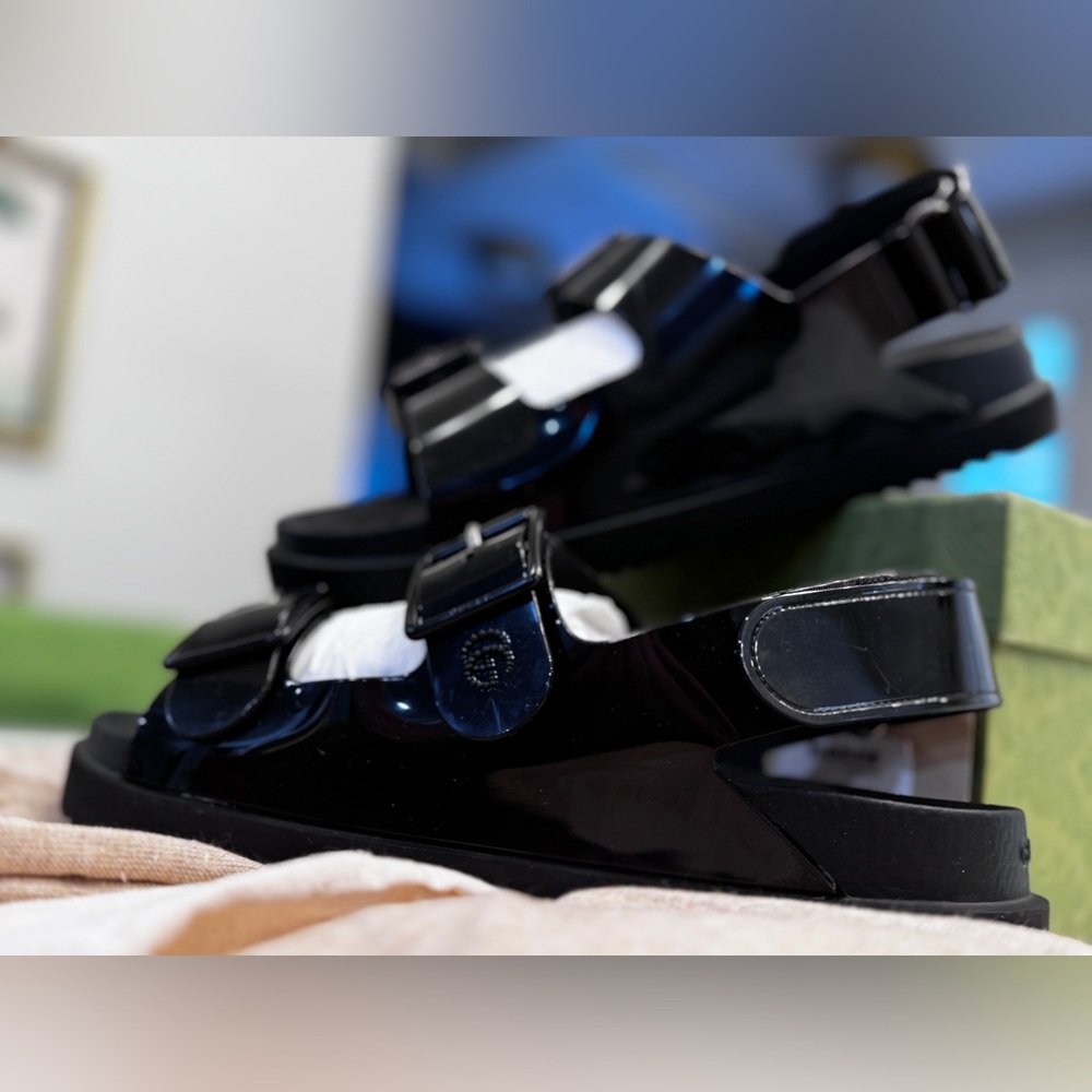 Beautiful black Gucci mini GG sandals in a 39 (W9)